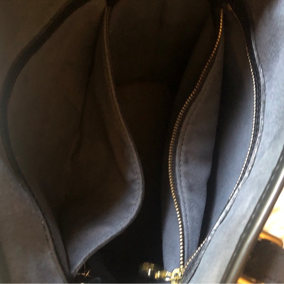 ⭐️ Louis Vuitton Epi Bucket PM Bag - Picture 9 of 15